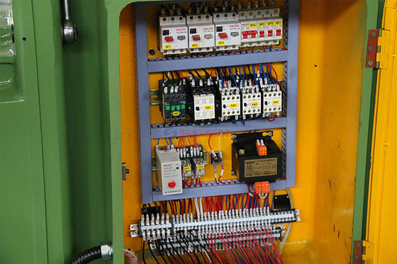Herkömmliche vertikale Universalknieart der Fräsmaschine X5040