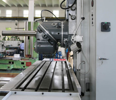 FRÄSMASCHINEpdf der Fräsmaschine X715 des Betts Universal